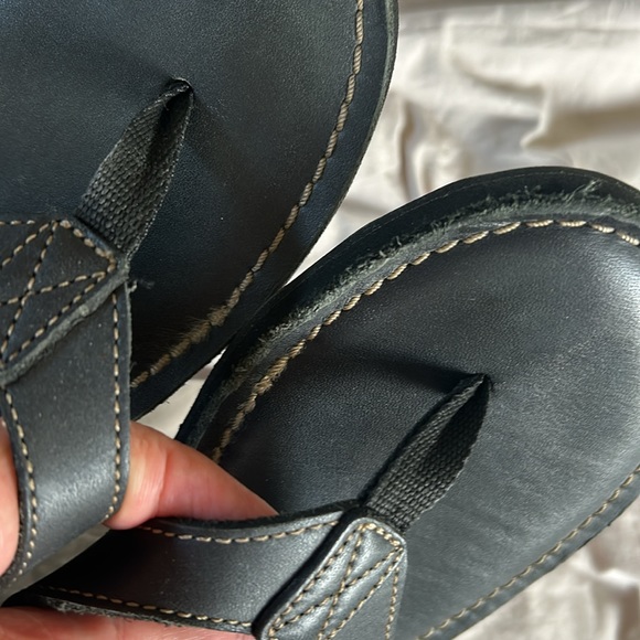 Clarks leather flip flops - Picture 2 of 4
